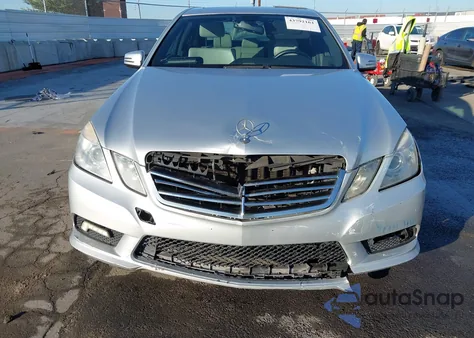 2011 Mercedes-Benz E 350 z USA, uszkodzony, nr VIN WDDHF5GB8BA515322